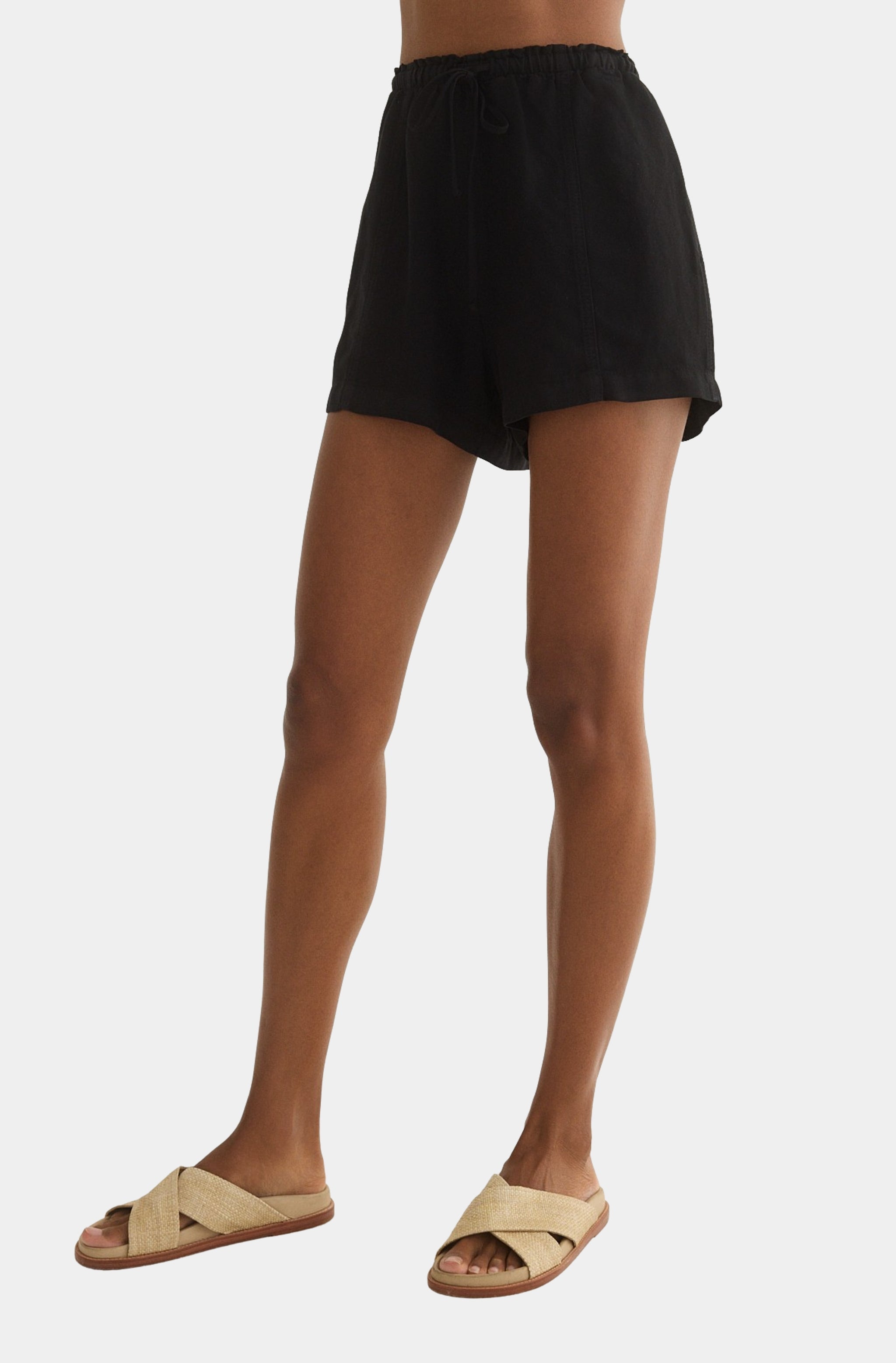 Seamed Ruffle Waist Short