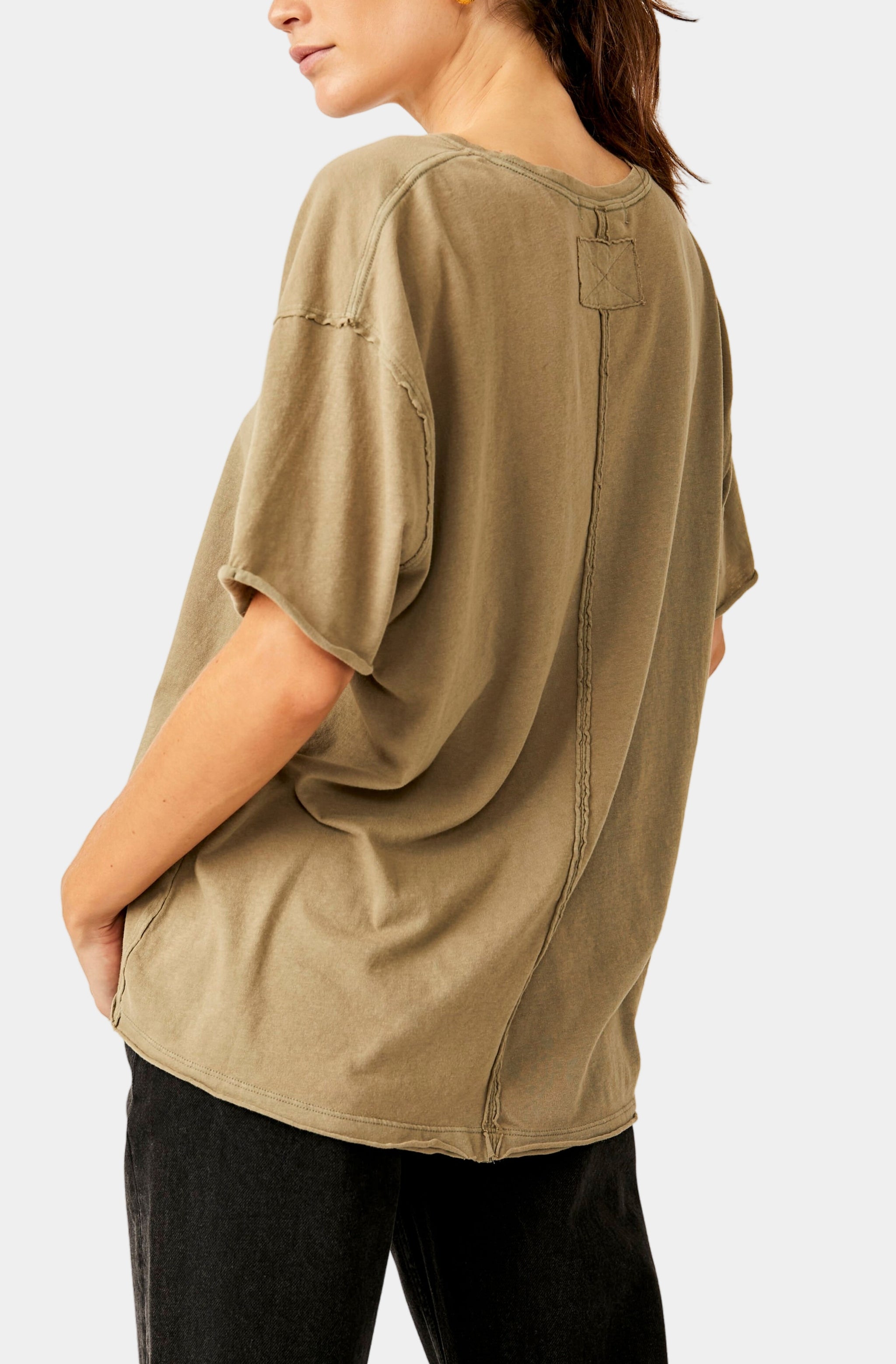 Nina Tee